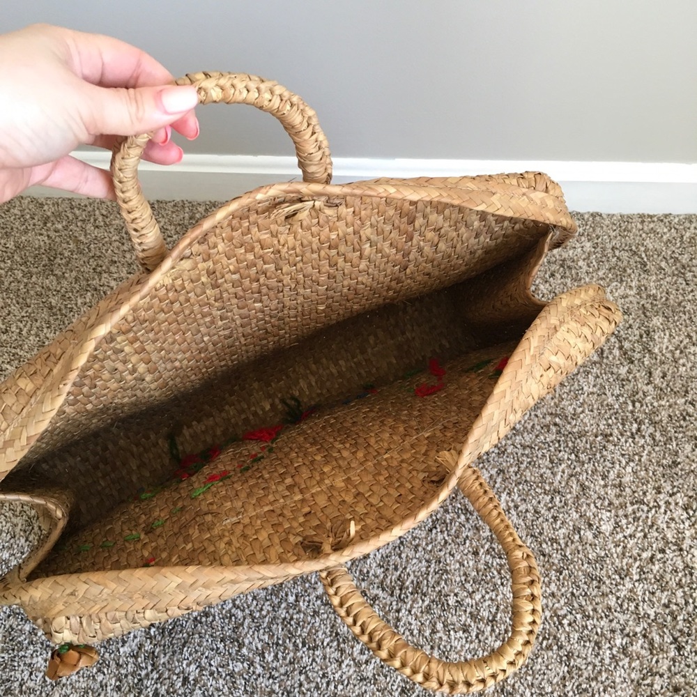 ❌SOLD❌Mexico vintage woven beach bag w colorful flowers - Picture 4 of 4